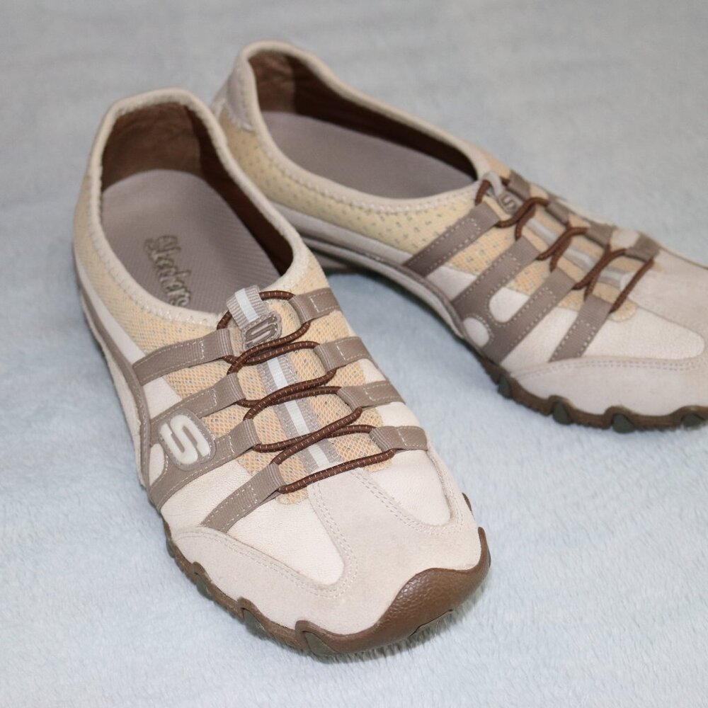 Skechers women's walking shoes. Size 9.5. New.